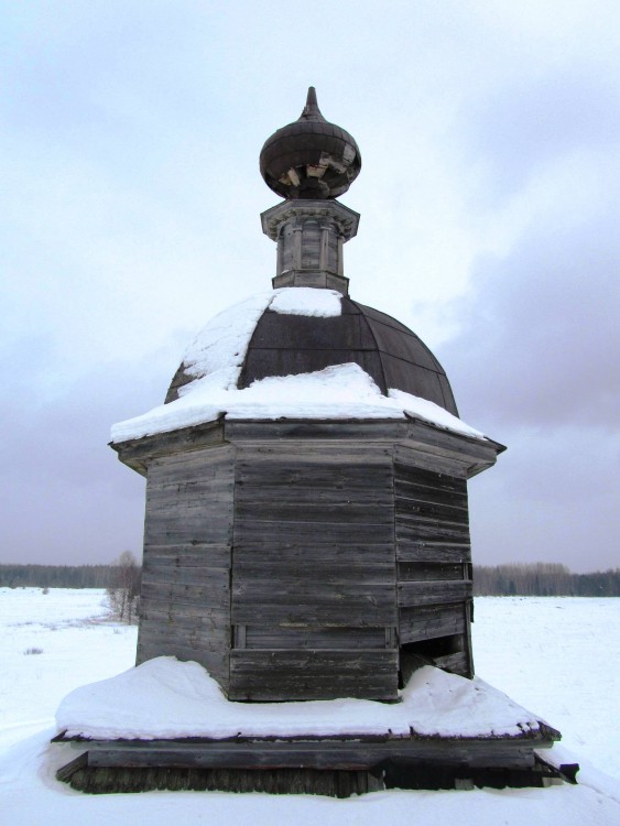 Церковь Георгия Победоносца, Наумовская (Замошье), урочище (Каргопольский район, Архангельская область). архитектурные детали, завершение основного объема, вид с яруса звона