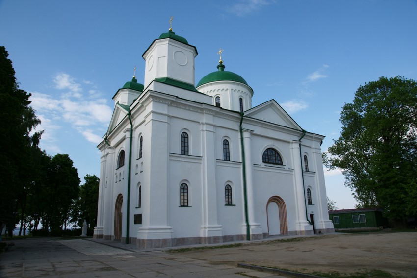 Канев. Кафедральный собор Успения Пресвятой Богородицы. фасады