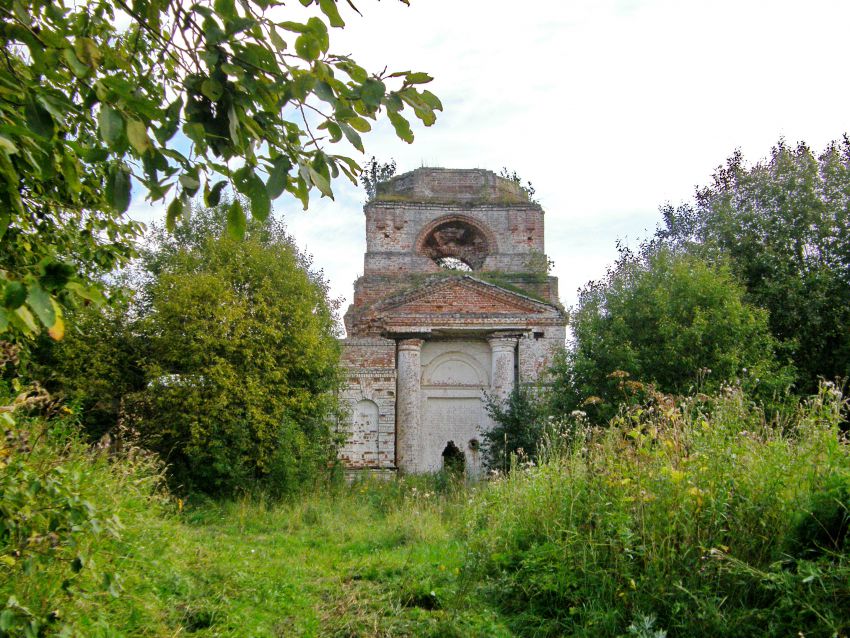 Старое. Церковь Успения Пресвятой Богородицы. фасады