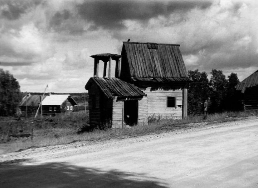 Часовня Флора и Лавра, Карельская (Плесецкий район, Архангельская область). архивная фотография, Вид на часовню с юга. Фотография Быковской, из паспорта объекта.