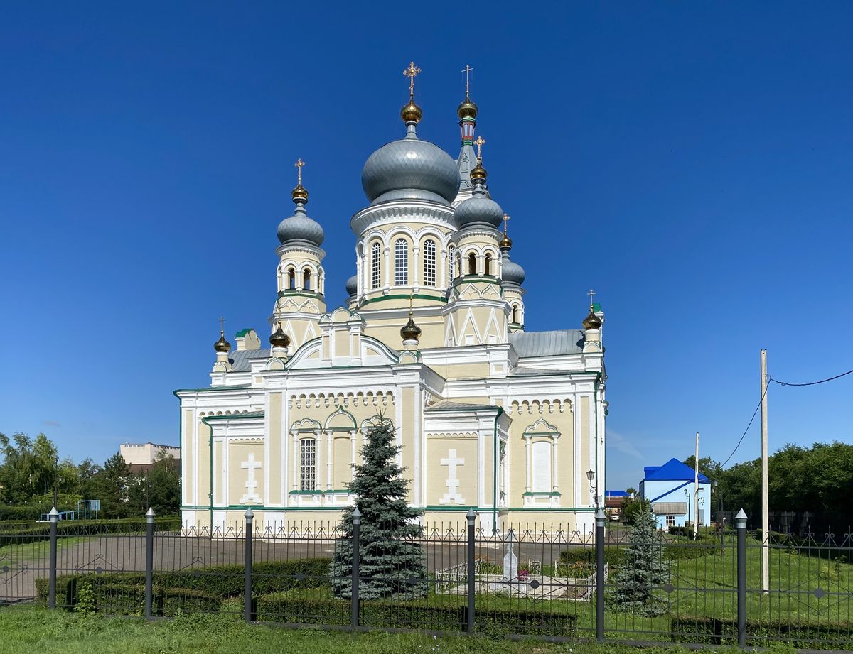 Вид с востока, фасады. Церковь Михаила Архангела, Сорочинск (Сорочинский район, Оренбургская область)