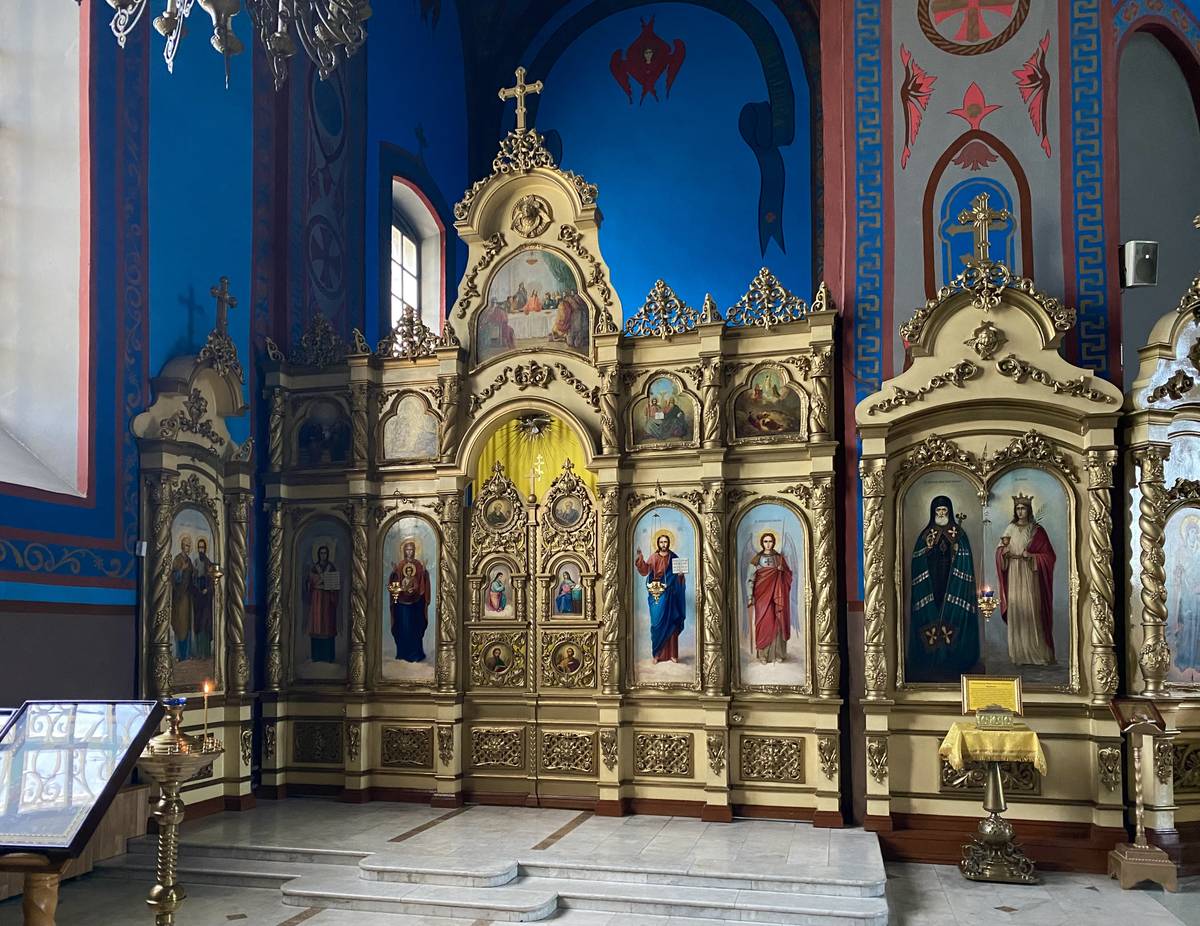 Левый придельный иконостас, интерьер и убранство. Церковь Михаила Архангела, Сорочинск (Сорочинский район, Оренбургская область)