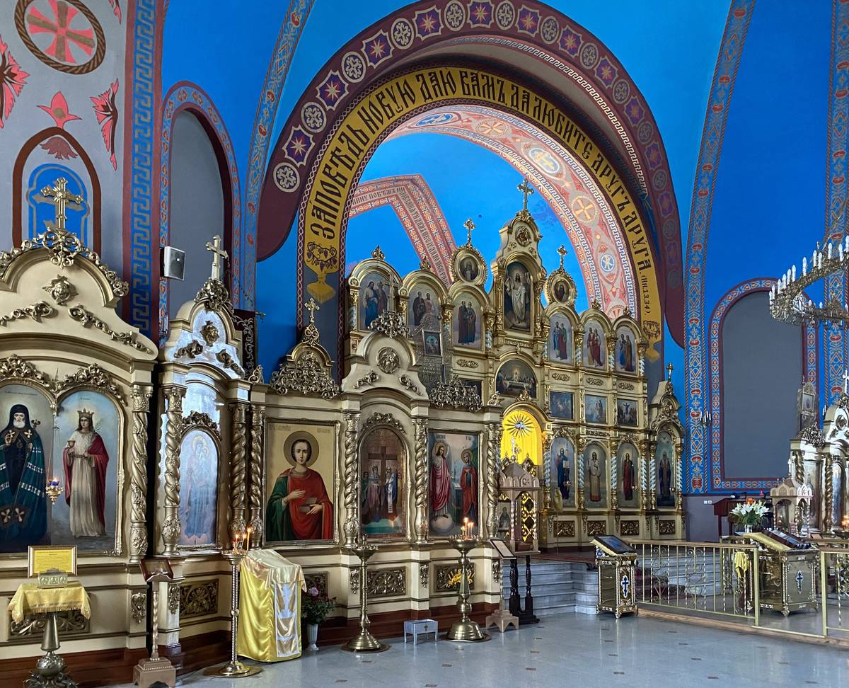 Главный иконостас, интерьер и убранство. Церковь Михаила Архангела, Сорочинск (Сорочинский район, Оренбургская область)