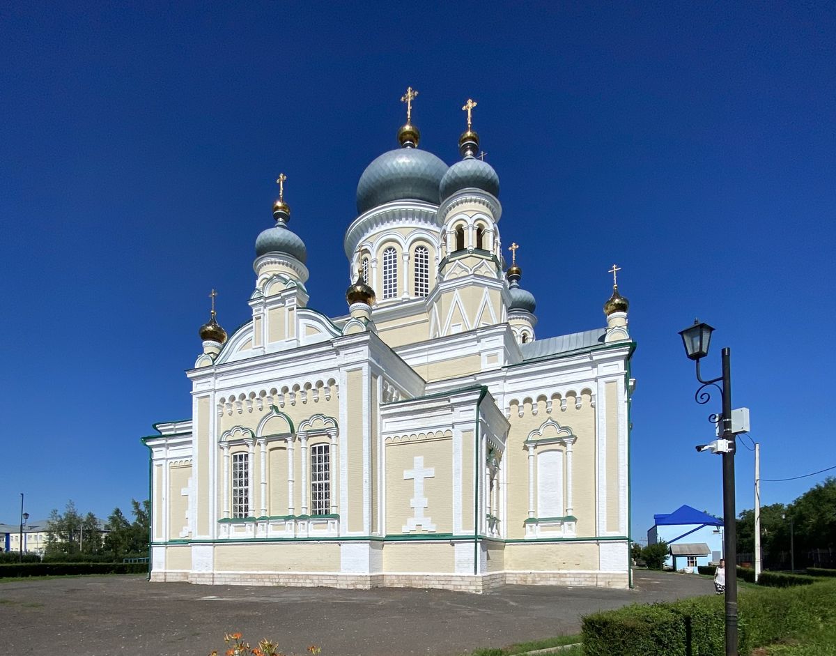 Вид с северо-востока, фасады. Церковь Михаила Архангела, Сорочинск (Сорочинский район, Оренбургская область)