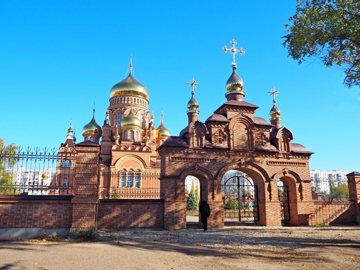 Собор Казанской иконы Божией Матери (новый), Оренбург (Оренбург, город, Оренбургская область). дополнительная информация, Ворота со стороны ул.Театр альной