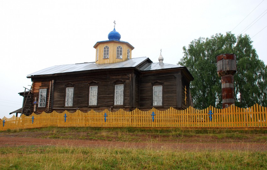 Церковь Рождества Христова, Антипино (Коми-Пермяцкий округ, Юсьвинский район, Пермский край). общий вид в ландшафте