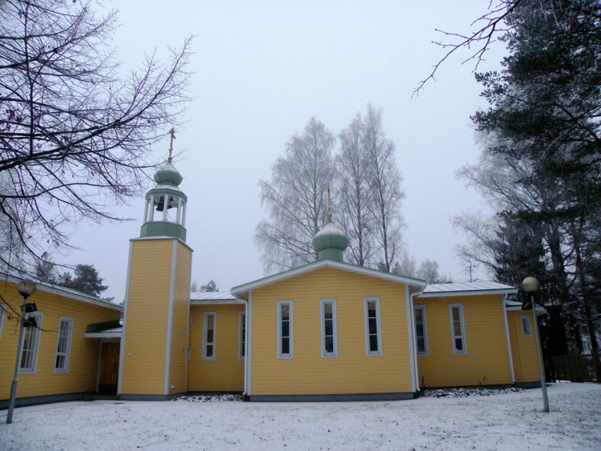 Хювинкяя. Церковь Всех Карельских Святых. общий вид в ландшафте