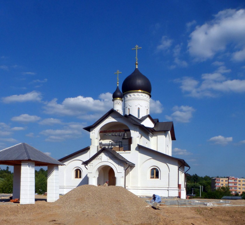 Зеленоградский. Церковь Сергия Радонежского. фасады