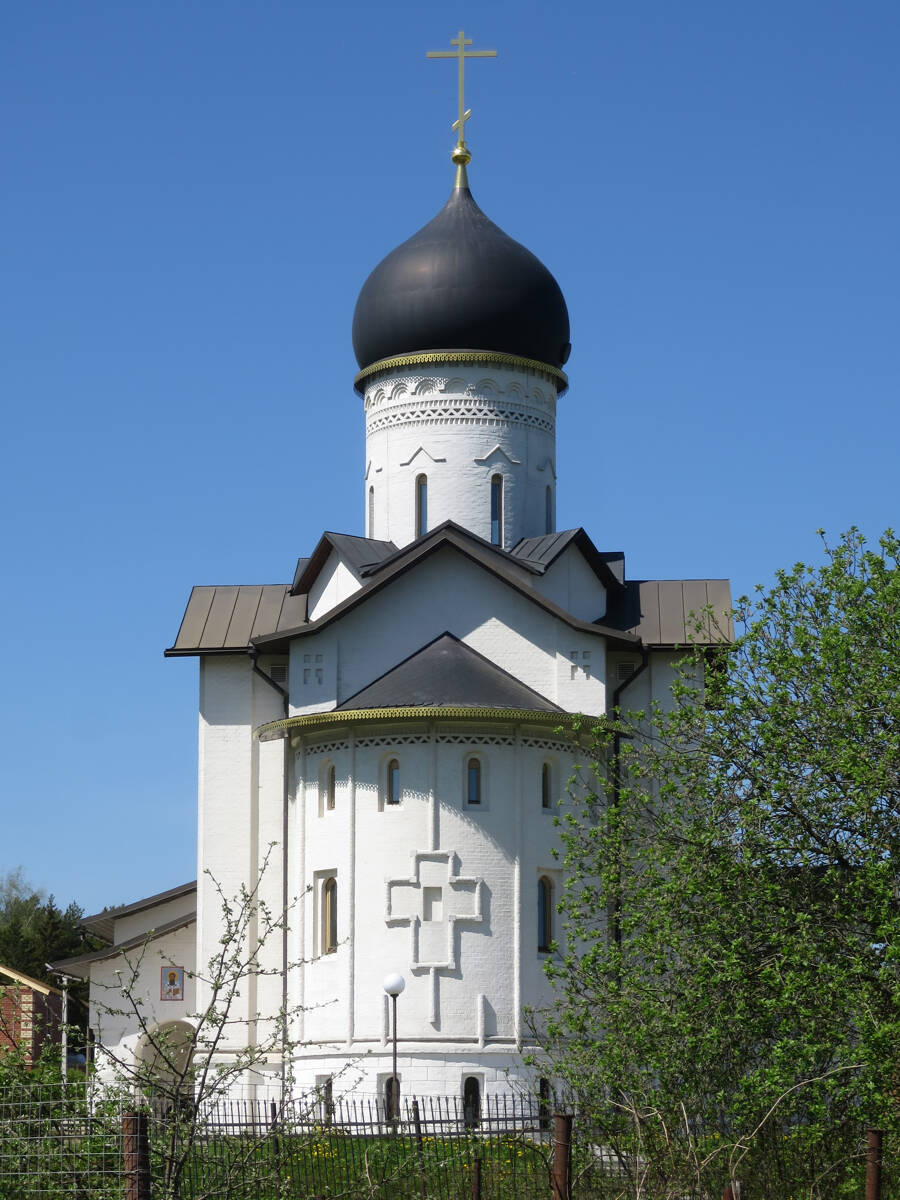 Церковь Сергия Радонежского, Зеленоградский (Пушкинский район и гг. Ивантеевка, Королёв, Московская область). фасады