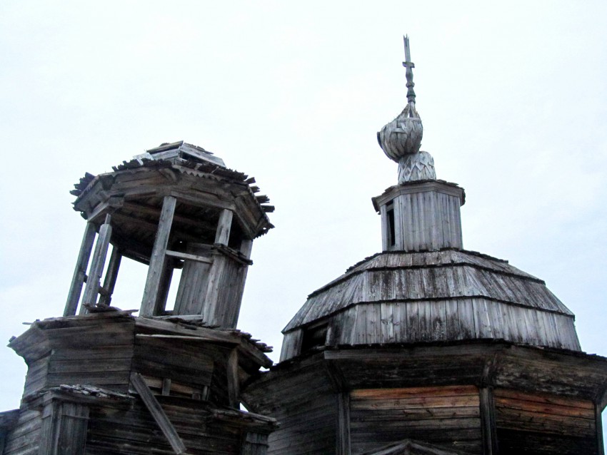 Часовня Покрова Пресвятой Богородицы, Чёково, урочище (Онежский район, Архангельская область). архитектурные детали, венчания, вид с юга