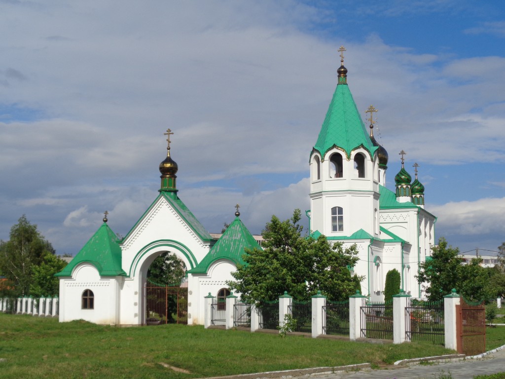 Фаниполь. Церковь Вознесения Господня. общий вид в ландшафте