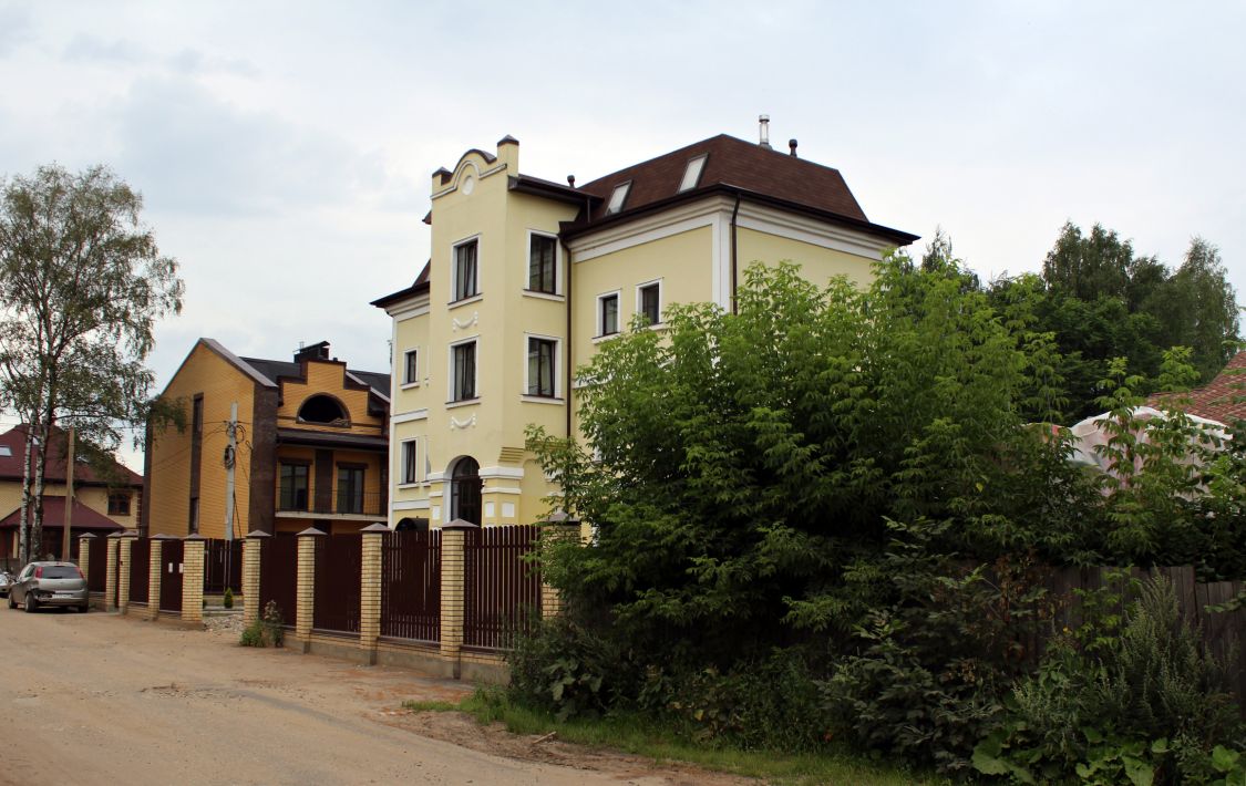 Церковь Спаса Всемилостивого в Тверицах, Ярославль (Ярославль, город, Ярославская область). общий вид в ландшафте