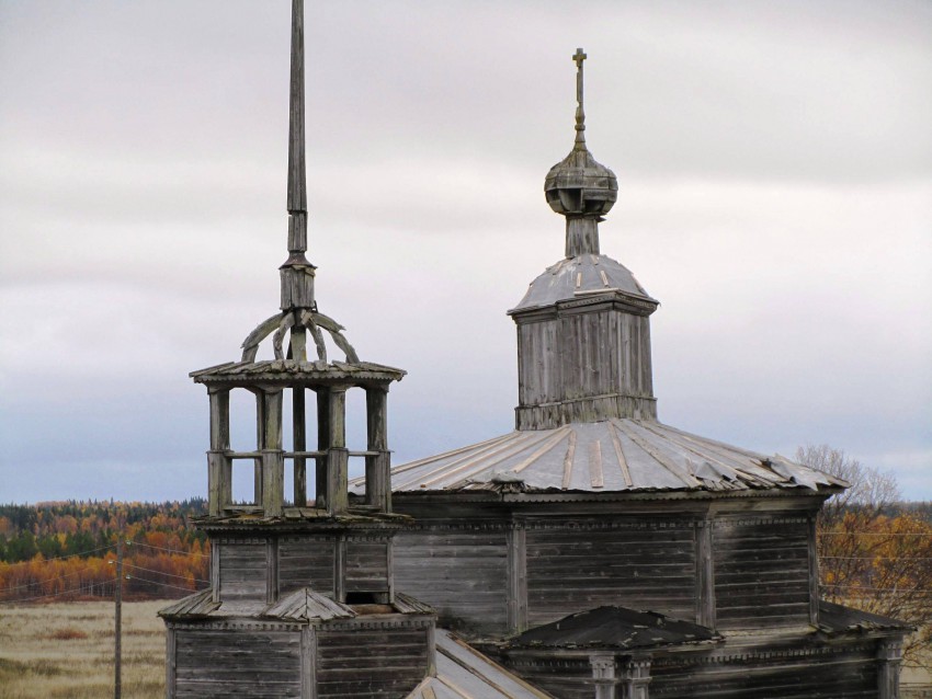 Верховье (Верхняя Мудьюга, Митинская, Ряхковская). Часовня Смоленской иконы Божией Матери. архитектурные детали, венчания, вид с юго-запада