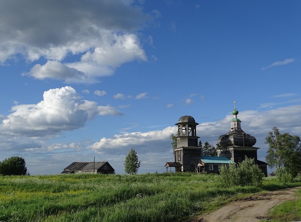 Поле (Есенская). Церковь Богоявления Господня. общий вид в ландшафте