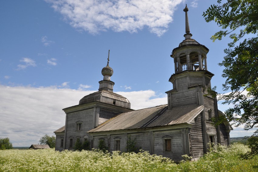 Церковь Николая Чудотворца, Сырья (Онежский район, Архангельская область). общий вид в ландшафте