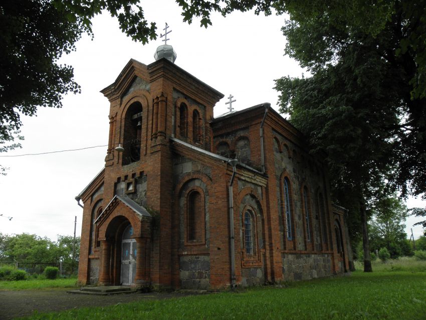 Лесковичи. Церковь Сергия Радонежского. общий вид в ландшафте