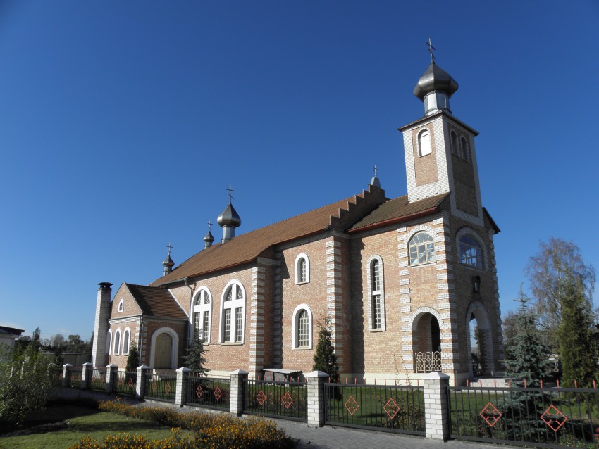 Берёзовка. Церковь Жировицкой иконы Божией Матери. общий вид в ландшафте