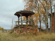 Церковь Богоявления Господня, беседка к востоку от церкви<br>, Поле (Есенская), Онежский район, Архангельская область