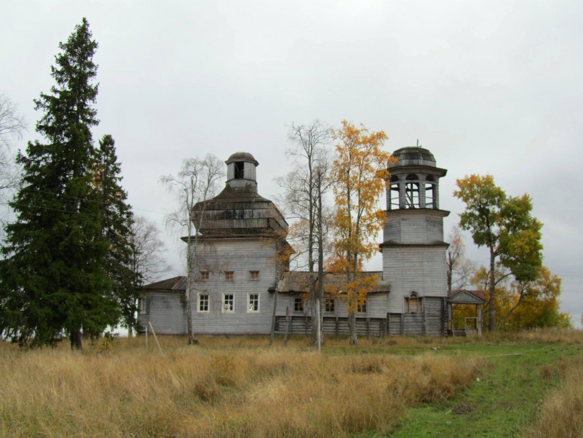 Поле (Есенская). Церковь Богоявления Господня. общий вид в ландшафте, вид с севера
