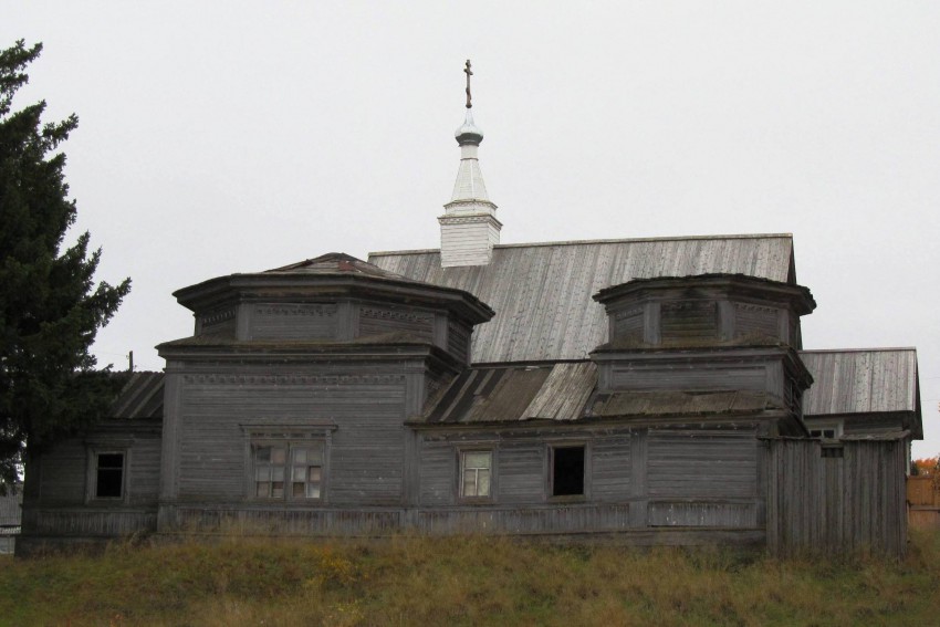 Церковь Георгия Победоносца, Большой Бор (Онежский район, Архангельская область). фасады, северный фасад, на заднем плане - кровля и завершение Ильинской церкви