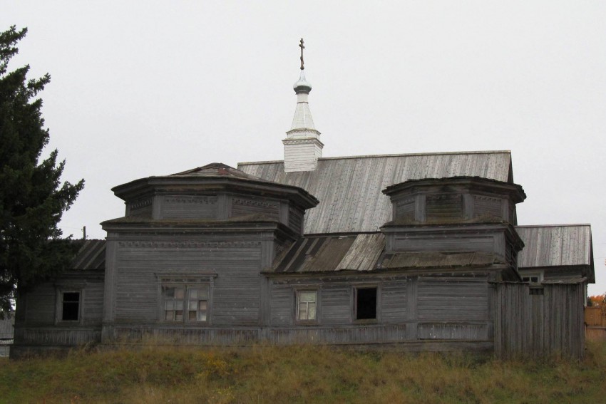 Большой Бор. Церковь Георгия Победоносца. фасады, северный фасад, на заднем плане - кровля и завершение Ильинской церкви