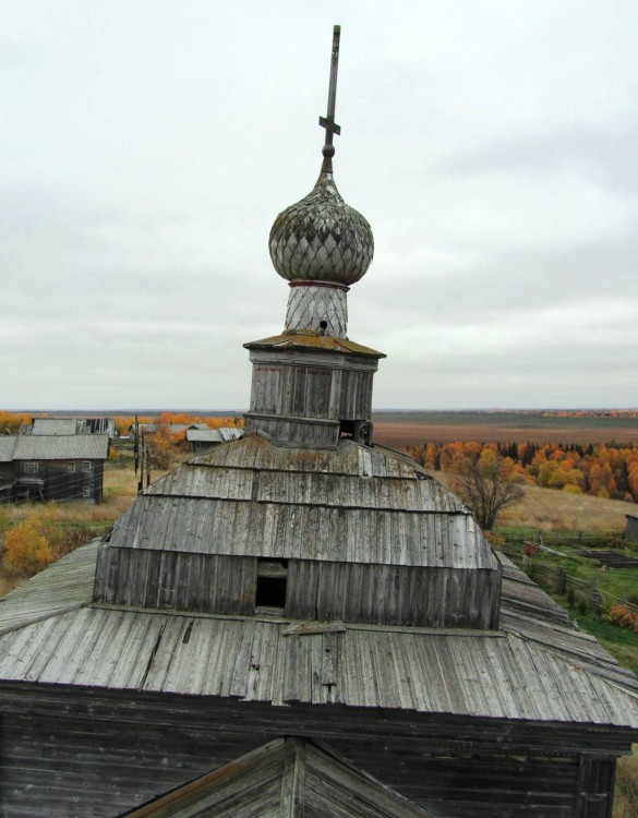 Церковь Николая Чудотворца, Сырья (Онежский район, Архангельская область). архитектурные детали, завершение основного объема, вид с колокольни