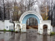 Церковь иконы Божией Матери "Всех скорбящих Радость", Главные ворота церковной (кладбищенской) ограды.<br>, Кимры, Кимрский район и г. Кимры, Тверская область