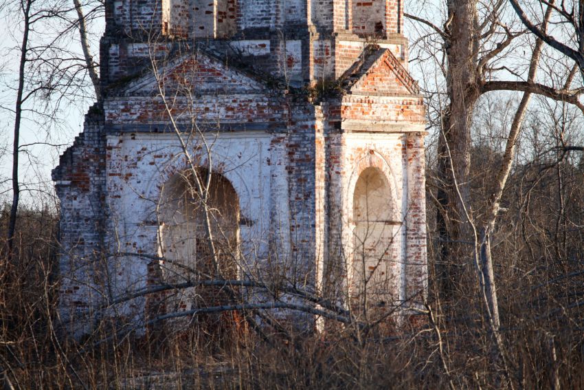 Рябина (Рябинина Пустынь). Церковь Троицы Живоначальной. архитектурные детали