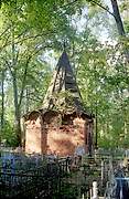 Великий Новгород. Часовня-усыпальница Бергов на Петровском кладбище
