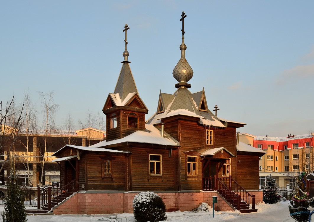 Королёв. Церковь Троицы Живоначальной на Валентиновом поле (деревянная). фасады, Вид с юго-запада.