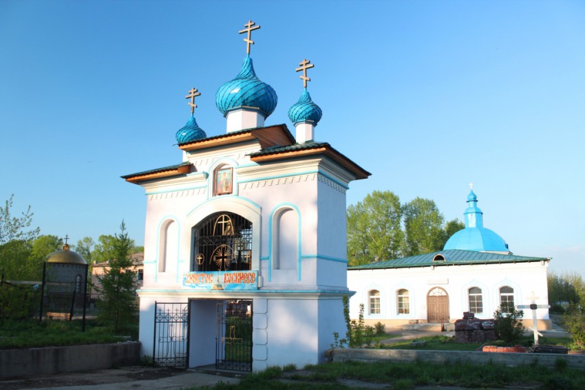 Иркутск. Церковь Успения Пресвятой Богородицы бывшего Вознесенского монастыря. дополнительная информация, Вид с юго-запада. На переднем плане - звонница