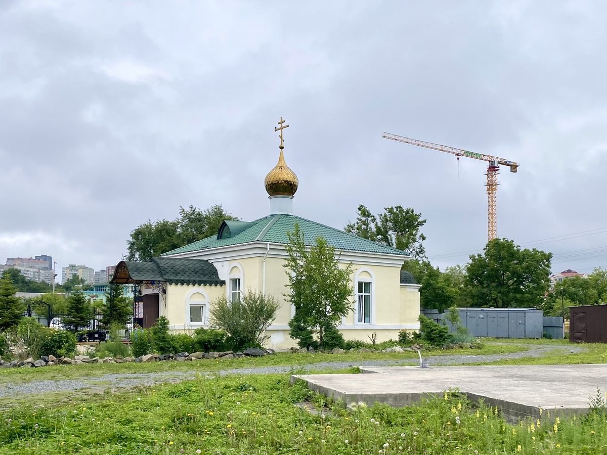 Вид с югго-запада, общий вид в ландшафте. Церковь Новомучеников и исповедников Церкви Русской, Владивосток (Владивосток, город, Приморский край)