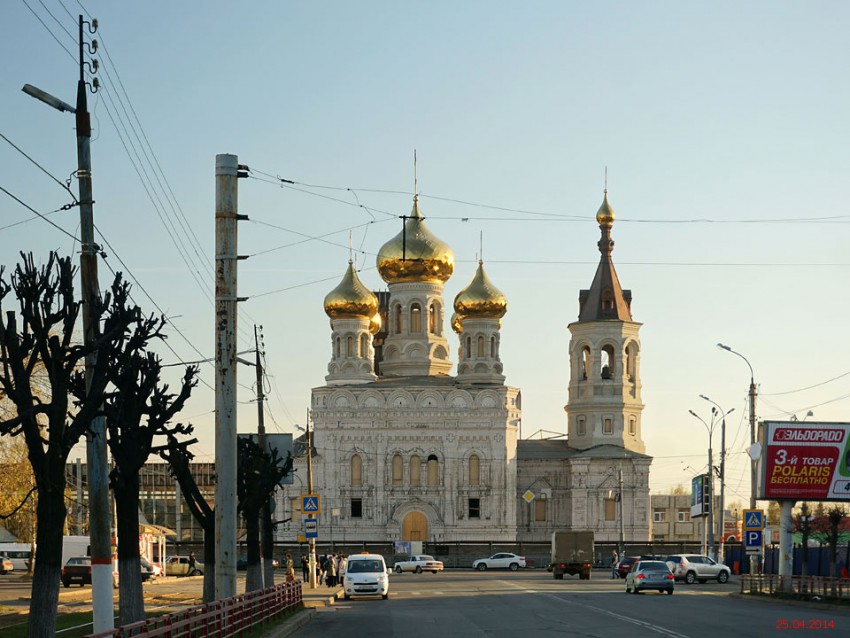 Тверь. Собор Александра Невского (новый). общий вид в ландшафте