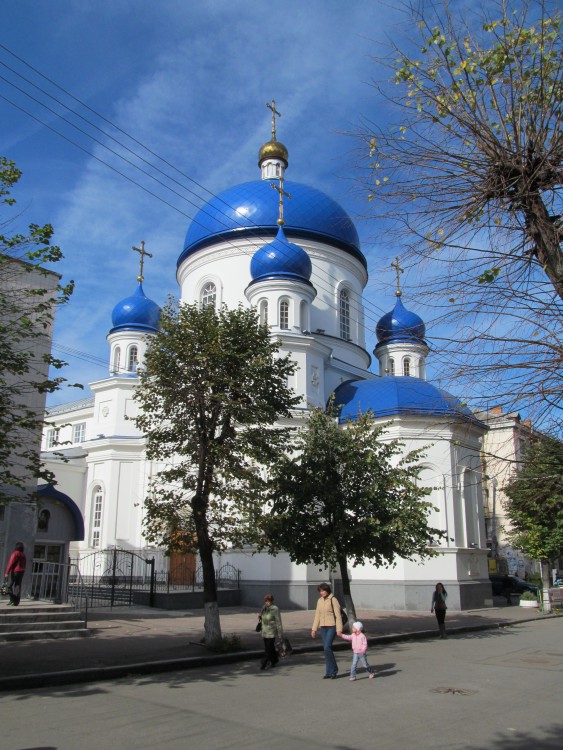 Житомир. Церковь Михаила Архангела. общий вид в ландшафте