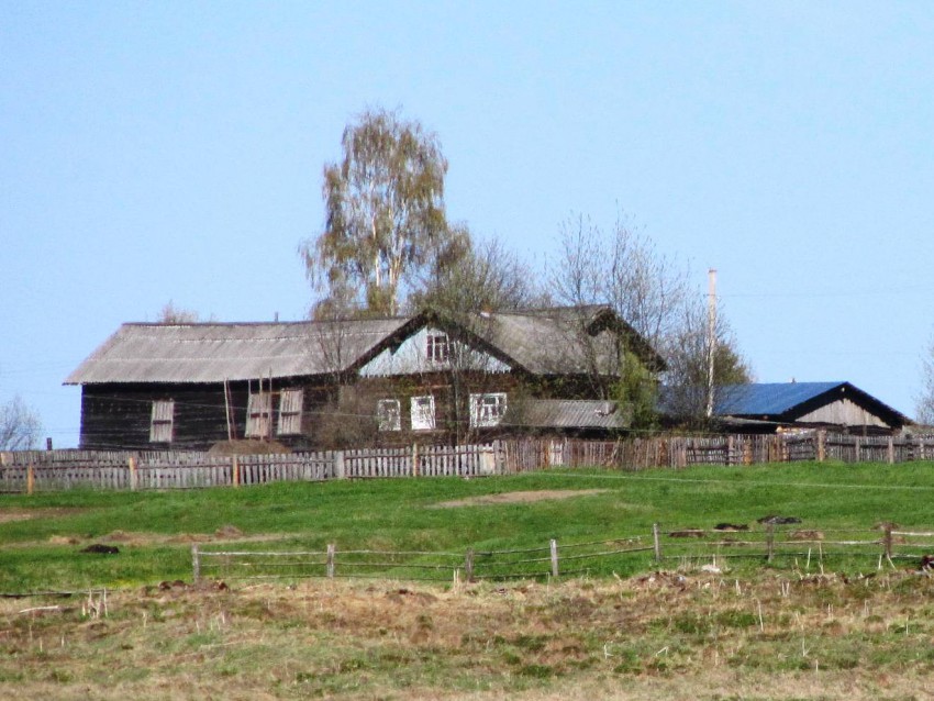Церковь Троицы Живоначальной, Лыаты (Усть-Вымский район, Республика Коми). общий вид в ландшафте, вид с востока