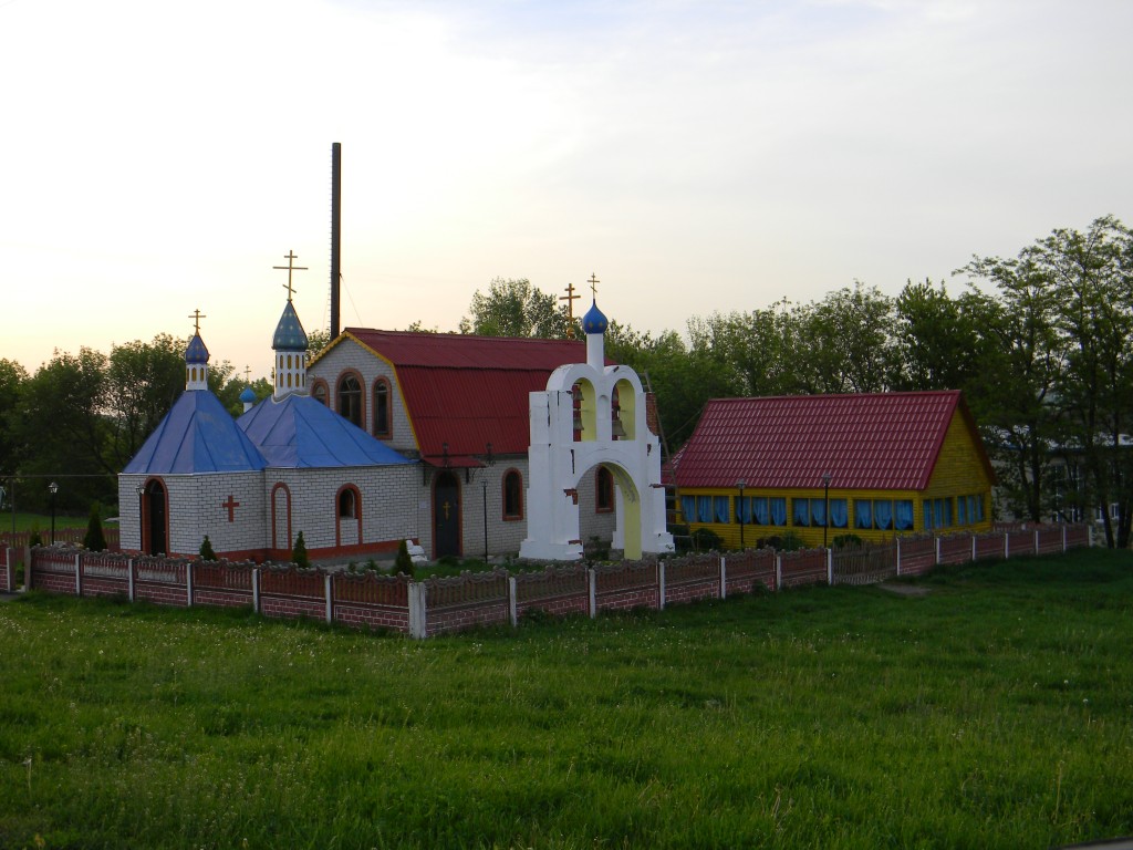Церковь Петра и Павла, Амосовка (Медвенский район, Курская область). общий вид в ландшафте