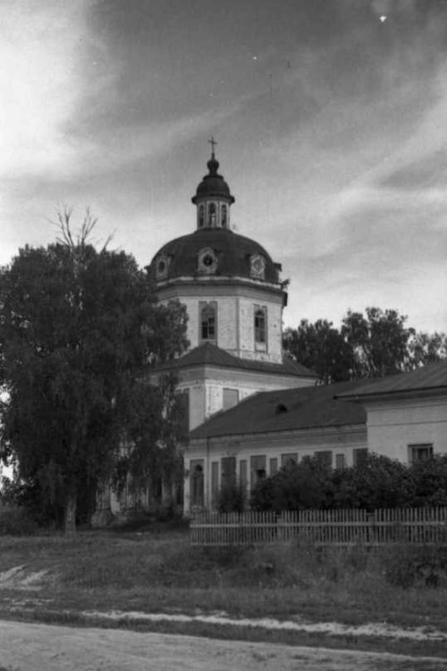 Верхнеивкино, урочище. Церковь Троицы Живоначальной. архивная фотография, Автор Б.И. Татаринов, фото 1958г. С сайта http://www.shizhma.ru/gallery/category/19-churches.html?limitstart=0