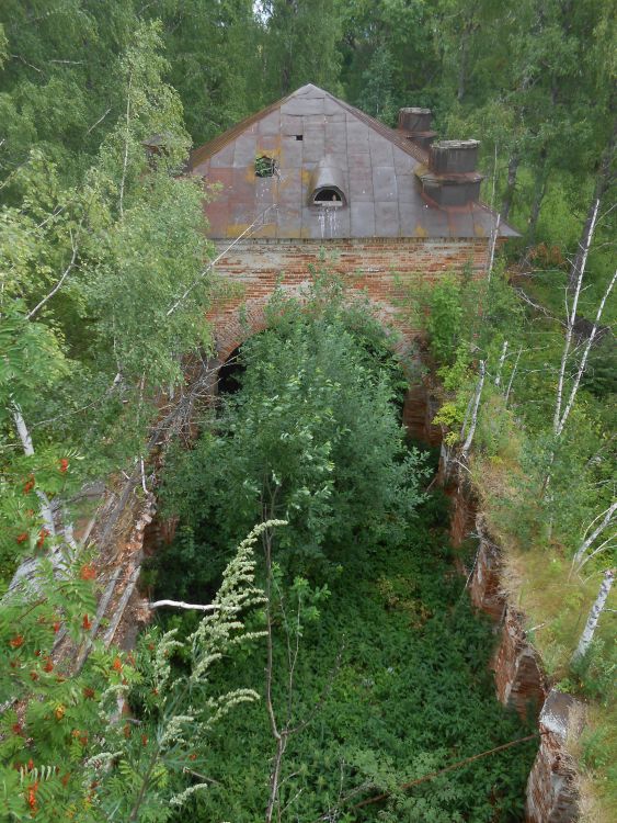 Церковь Воздвижения Креста Господня, Чигирень, урочище (Нолинский район, Кировская область). интерьер и убранство, Вид с колокольни на трапезную и центральный объем