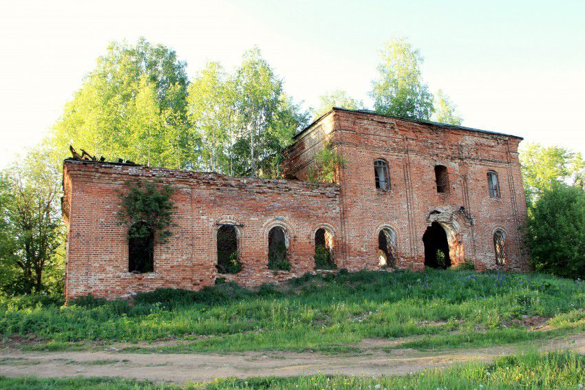 Закаринье. Церковь Рождества Пресвятой Богородицы. общий вид в ландшафте