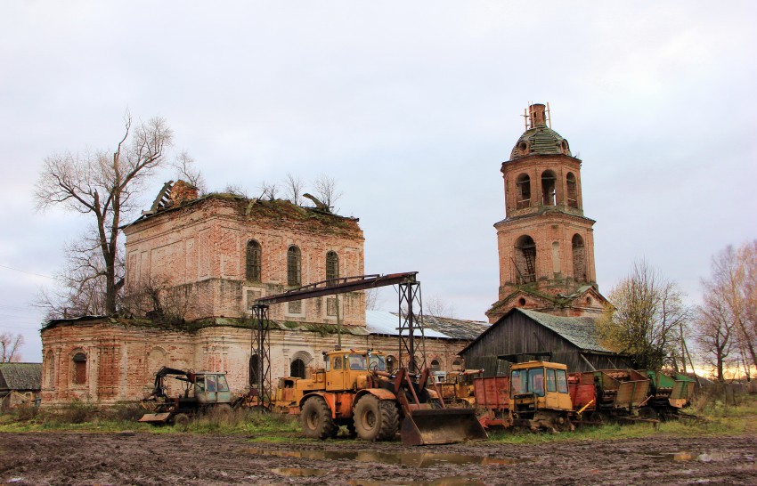 Церковь Илии Пророка, Колково (Орловский район, Кировская область). общий вид в ландшафте, Осенняя грусть