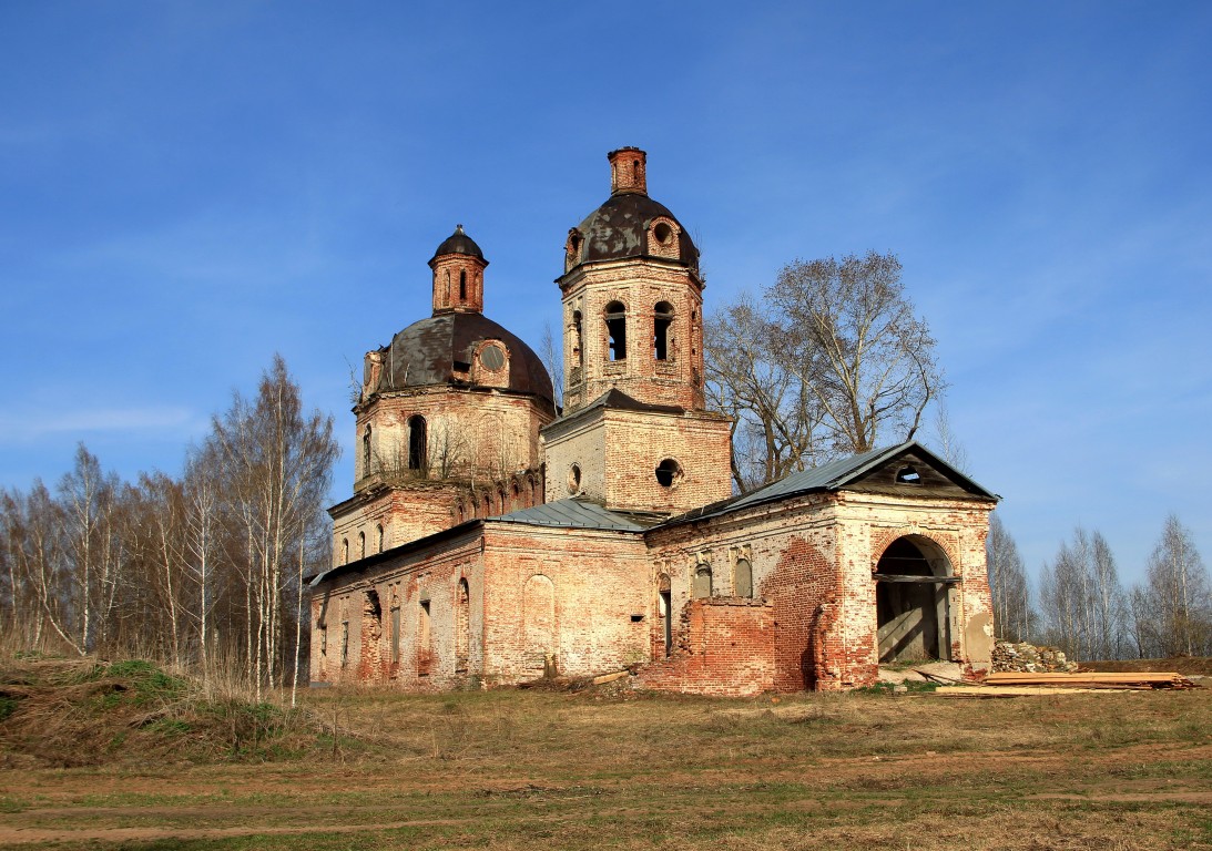 Церковь Спаса Всемилостивого, Иж (Пижанский район, Кировская область). фасады