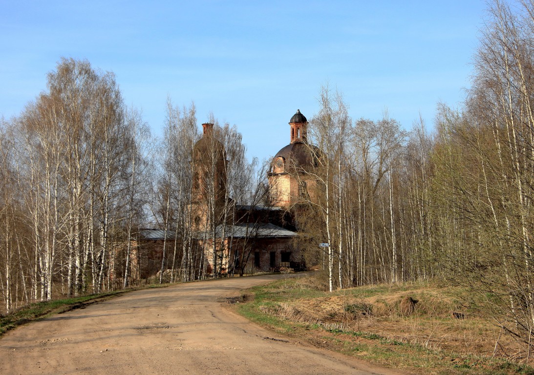 Церковь Спаса Всемилостивого, Иж (Пижанский район, Кировская область). фасады