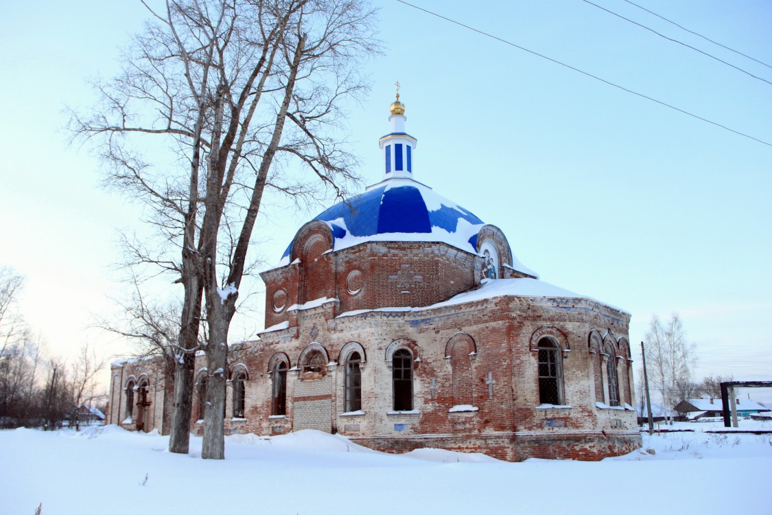 Церковь Казанской иконы Божией Матери, Быково (Кумёнский район, Кировская область). общий вид в ландшафте, В 2014 году поднят и установлен крест.
