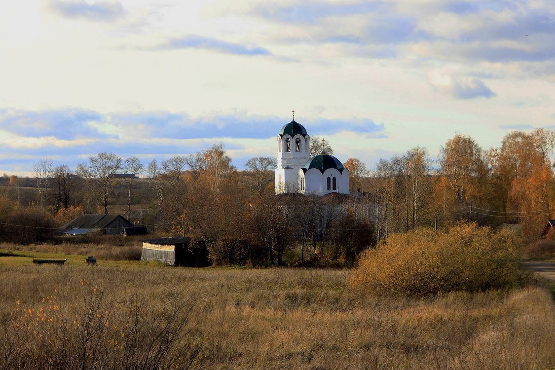 Завертная. Церковь Николая Чудотворца. общий вид в ландшафте, Вид с юго-востока, от сельского кладбища.