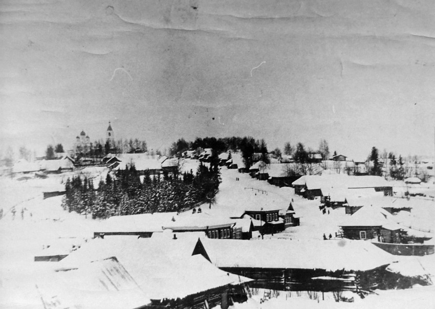 Церковь Троицы Живоначальной, Мокино (Советский район, Кировская область). архивная фотография, Церковь и село в 1906году. Скан старой фотографии.