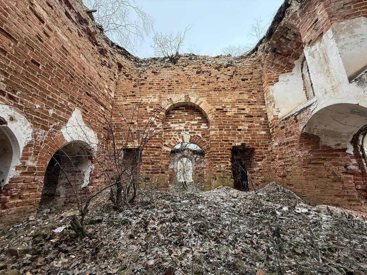 Восточная стена основного объема, интерьер и убранство. Церковь Михаила Архангела, Жежельна (Ясногорский район, Тульская область)