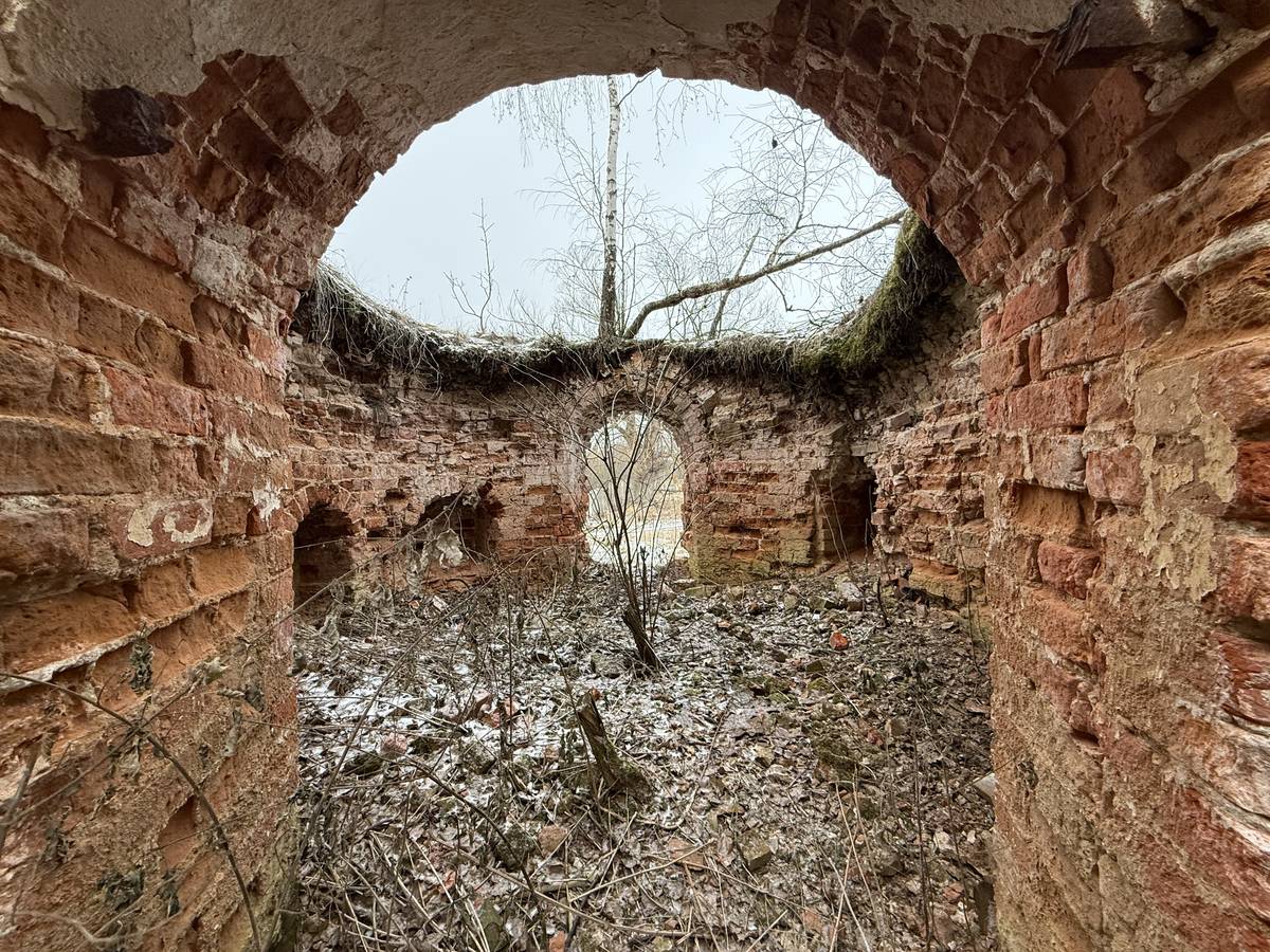 Центральный алтарь, интерьер и убранство. Церковь Михаила Архангела, Жежельна (Ясногорский район, Тульская область)