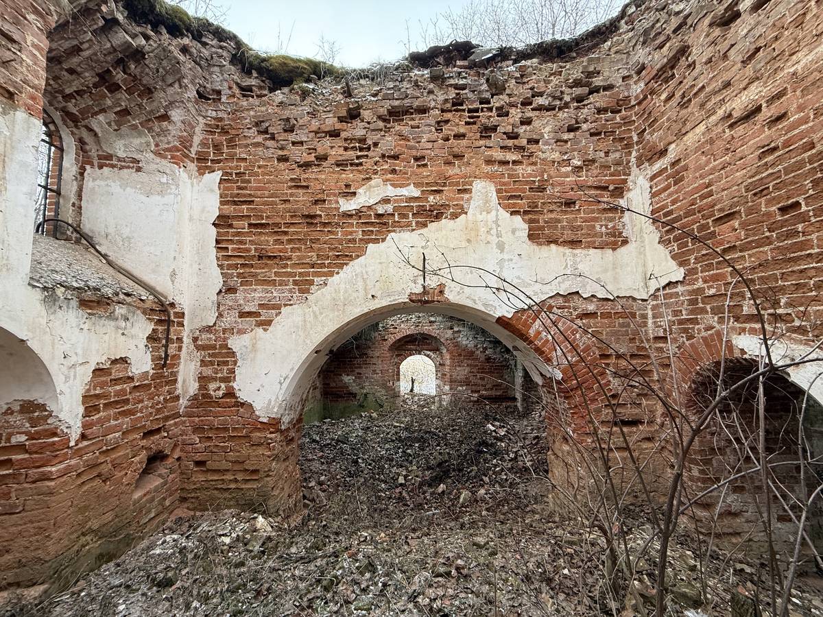 Западная стена основного объема, интерьер и убранство. Церковь Михаила Архангела, Жежельна (Ясногорский район, Тульская область)