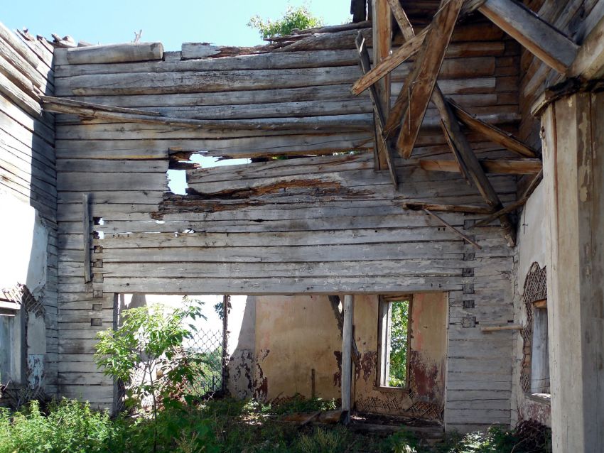 Церковь Троицы Живоначальной (старая), Старый Токмак (Заинский район, Республика Татарстан). дополнительная информация, Внутри церкви царит разруха.