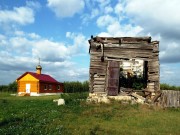 Церковь Троицы Живоначальной (старая), Слева от разрушающегося храма новая Троицкая церковь<br>, Старый Токмак, Заинский район, Республика Татарстан